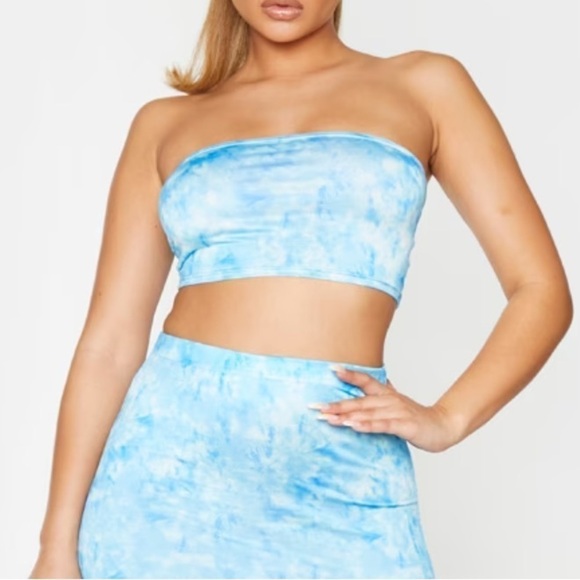 PrettyLittleThing Baby Blue Tie Dye Printed Slinky Bandeau Top - Picture 1 of 10